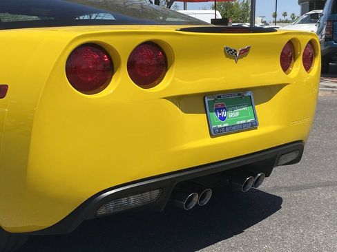 Used 2007 Chevrolet Corvette Coupe w/ Preferred Equipment Group RWD image 8