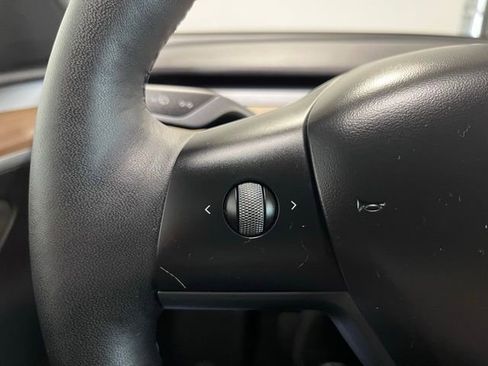 Used 2024 Tesla Model Y Long Range AWD/4WD image 22
