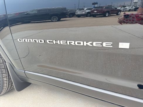 New 2025 Jeep Grand Cherokee Laredo X w/ Luxury Tech Group I image 26