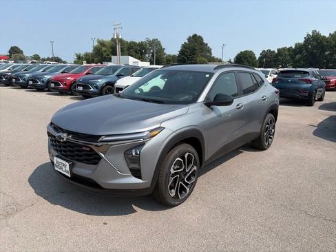 New 2026 Chevrolet Trax RS w/ Driver Confidence Package FWD image 2