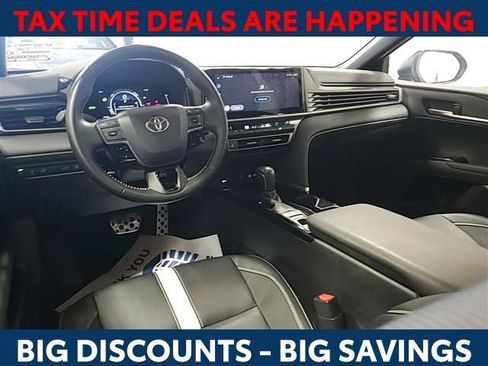 Used 2025 Toyota Camry SE w/ Multimedia Upgrade Package image 12