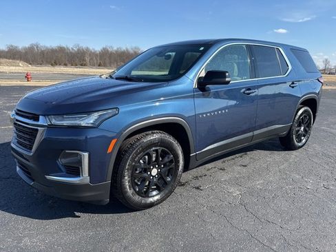 Used 2022 Chevrolet Traverse LS image 1