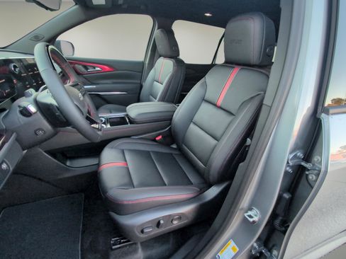 Used 2026 Chevrolet Traverse RS FWD image 19