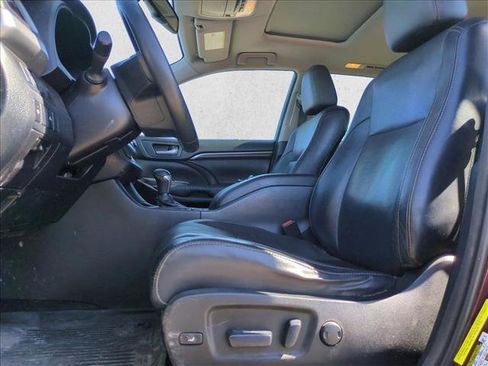 Used 2016 Toyota Highlander Limited image 15