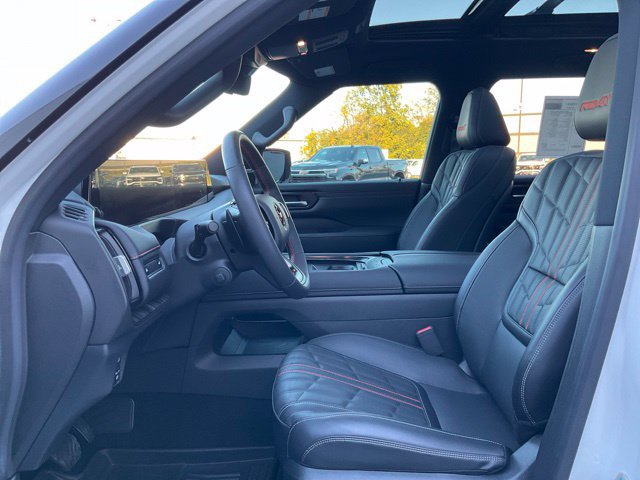 Used 2026 Nissan Armada PRO-4X AWD/4WD image 2