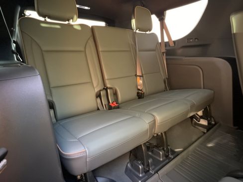 Used 2025 GMC Yukon XL AT4 w/ AT4 Premium Package AWD/4WD image 31