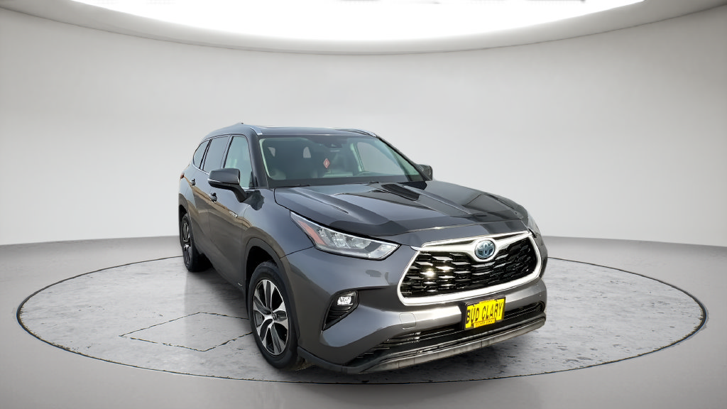 Certified 2020 Toyota Highlander XLE AWD/4WD image 3