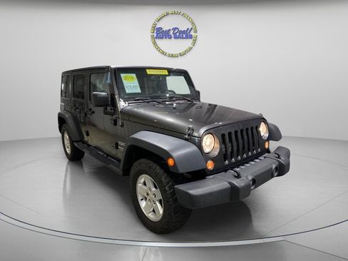 Used 2018 Jeep Wrangler Unlimited Sport S AWD/4WD image 5
