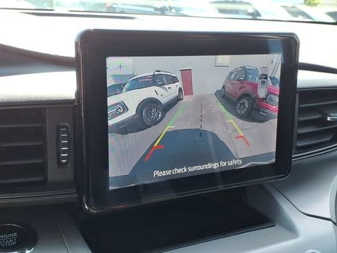 Used 2023 Ford Explorer XLT AWD/4WD image 12