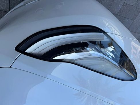 Used 2024 Tesla Model Y Long Range AWD/4WD image 36