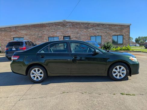 Used 2011 Toyota Camry LE w/ LE Extra-Value Pkg FWD image 4