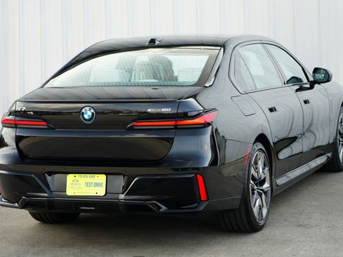 Used 2023 BMW i7 xDrive60 w/ Executive Package 2 image 58