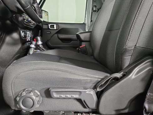 Used 2022 Jeep Wrangler Unlimited Sport AWD/4WD image 32
