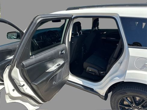 Used 2019 Dodge Journey SE w/ Connectivity Group FWD image 24