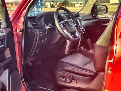 Used 2016 Toyota 4Runner SR5 Premium image 3