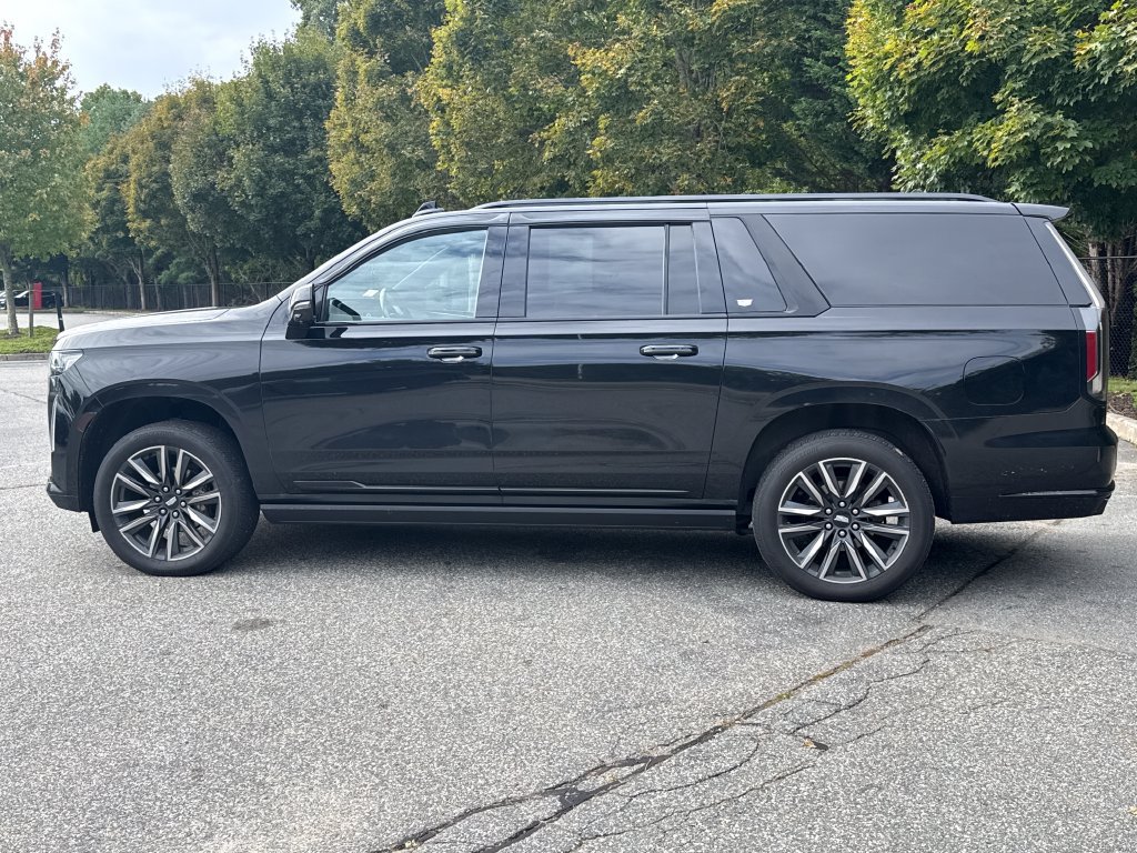 Used 2022 Cadillac Escalade ESV Sport w/ Touring Package AWD/4WD image 4