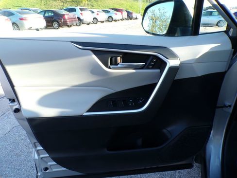 Used 2019 Toyota RAV4 XLE Premium w/ Cold Weather Package AWD/4WD image 22