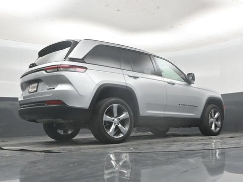 Used 2025 Jeep Grand Cherokee Limited w/ Black Appearance Package AWD/4WD image 51
