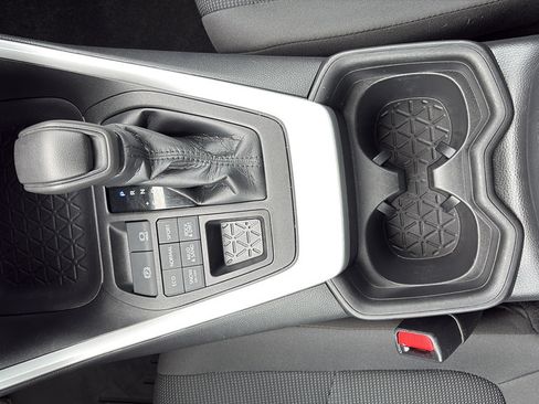 Used 2021 Toyota RAV4 LE AWD/4WD image 15
