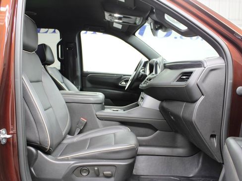 Used 2023 GMC Yukon XL SLT AWD/4WD image 28
