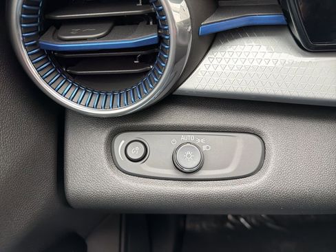 New 2026 Chevrolet Trax LT w/ Driver Confidence Package image 18