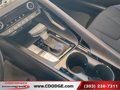 Used 2025 Hyundai Elantra SEL image 16