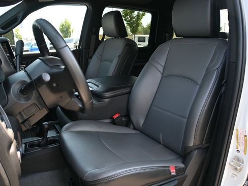 Used 2024 RAM 3500 Tradesman w/ Chrome Appearance Group image 7