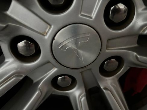 Used 2015 Tesla Model S P90D image 14