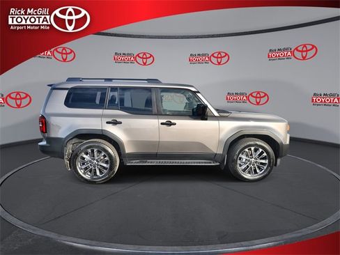 Used 2025 Toyota Land Cruiser image 9