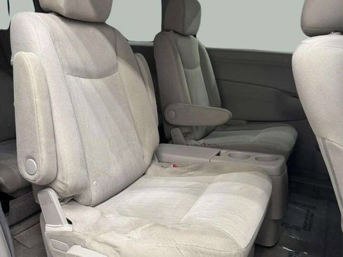 Used 2017 Nissan Quest SV image 8
