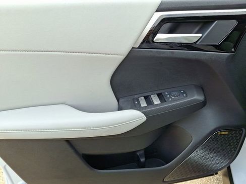 New 2025 Mitsubishi Outlander SE image 10