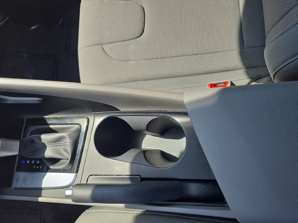 Used 2025 Hyundai Elantra SE FWD image 22