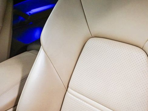 Used 2022 Porsche Cayenne Platinum Edition image 25