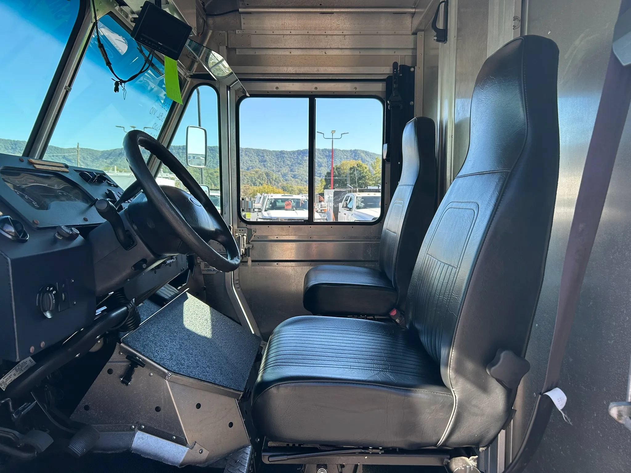 Used 2017 Ford E-350 and Econoline 350 Super Duty w/ A/C Prep Package RWD image 9