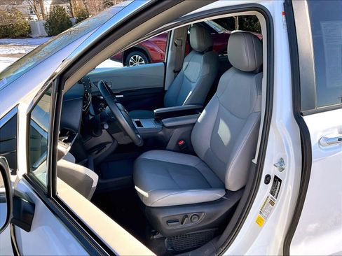 Used 2024 Toyota Sienna XLE image 10