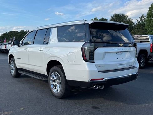 New 2025 Chevrolet Suburban Premier RWD image 5