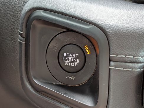 Used 2024 Jeep Wrangler Unlimited Sahara AWD/4WD image 28