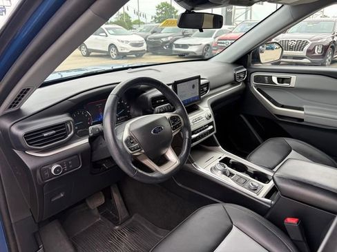 Used 2022 Ford Explorer XLT w/ Equipment Group 202A AWD/4WD image 2