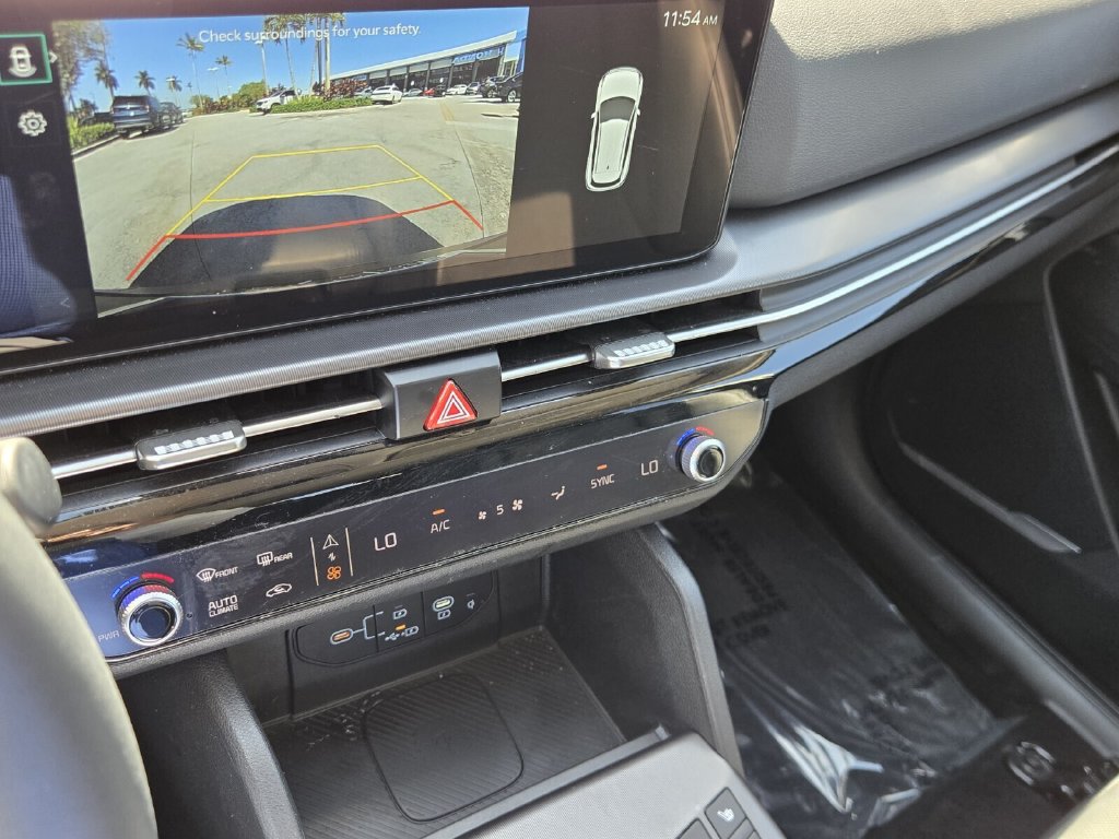 Used 2026 Kia Sportage EX FWD image 20