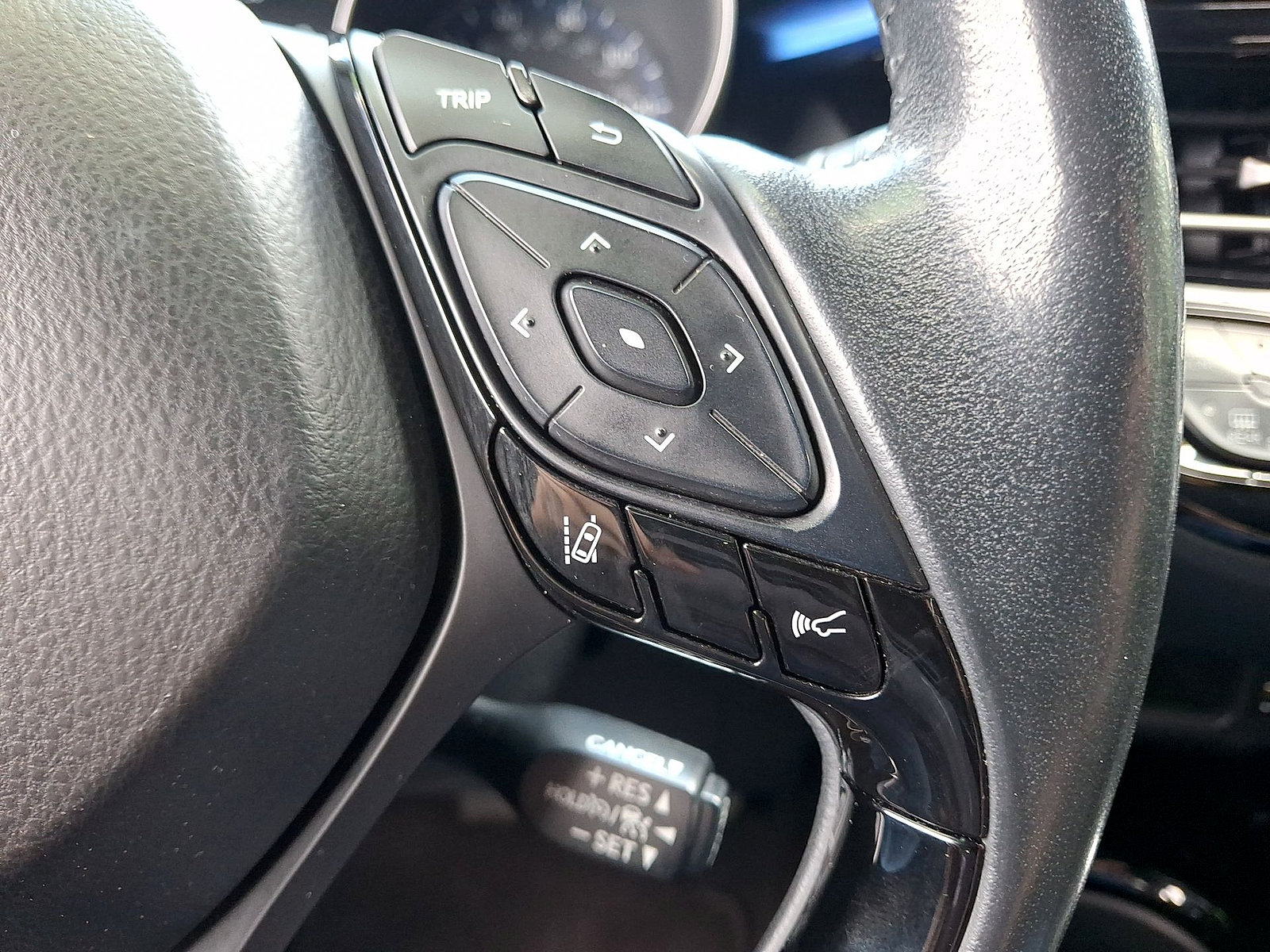 Used 2021 Toyota C-HR XLE FWD image 18