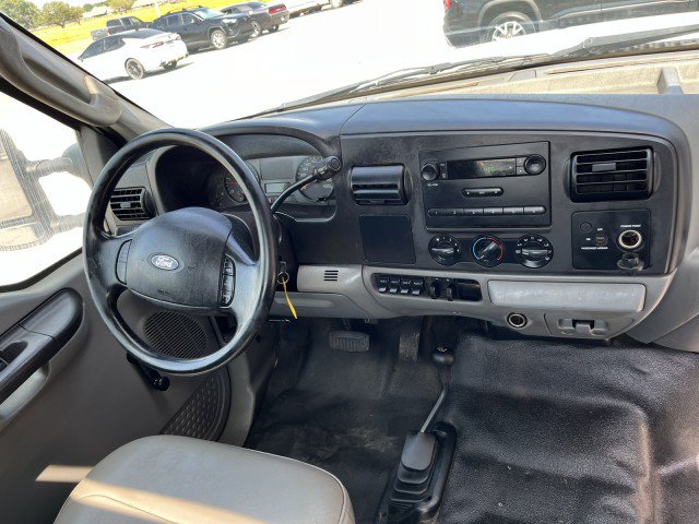 Used 2007 Ford F550 4x4 Regular Cab Super Duty image 8