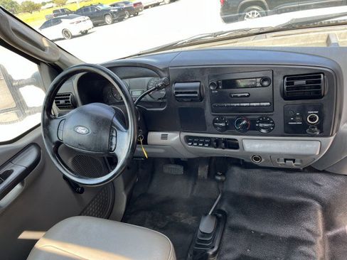 Used 2007 Ford F550 4x4 Regular Cab Super Duty image 8