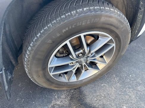 Used 2017 Jeep Grand Cherokee Limited AWD/4WD image 28