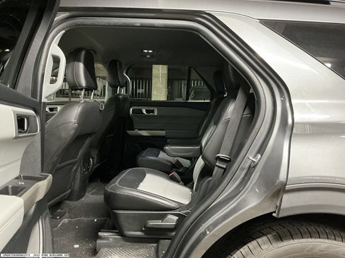 Used 2022 Ford Explorer XLT w/ Equipment Group 202A RWD image 9