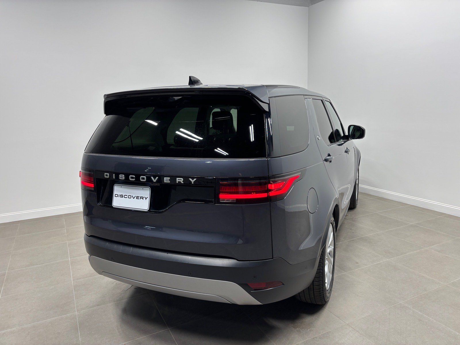 New 2025 Land Rover Discovery S AWD/4WD image 7