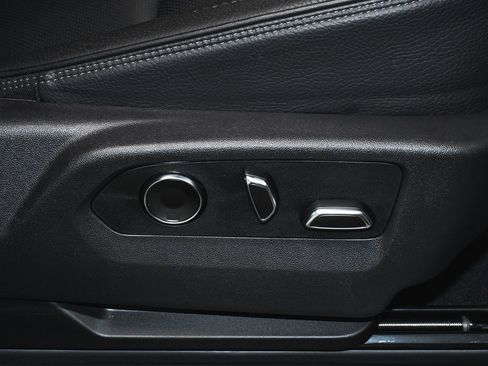 Used 2025 GMC Yukon Denali image 61