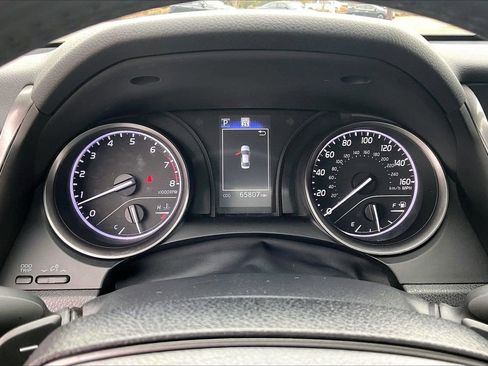 Used 2023 Toyota Camry SE image 11