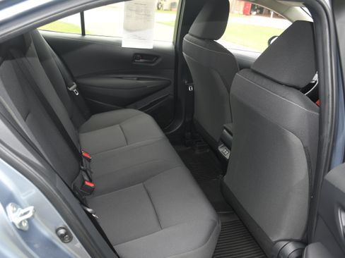 Used 2025 Toyota Corolla LE FWD image 17