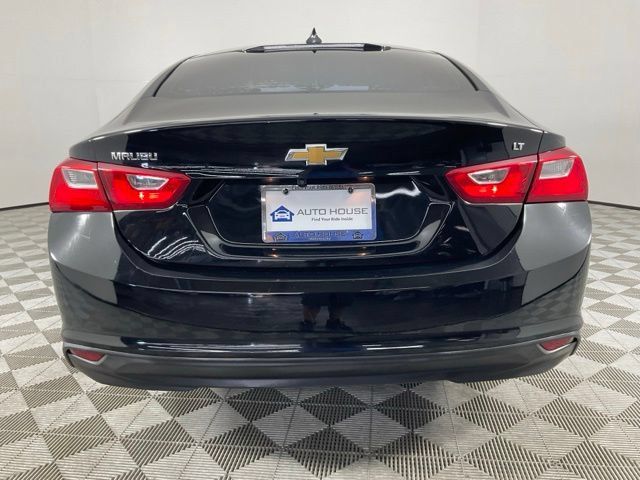 Used 2017 Chevrolet Malibu LT w/ Leather Package FWD image 6