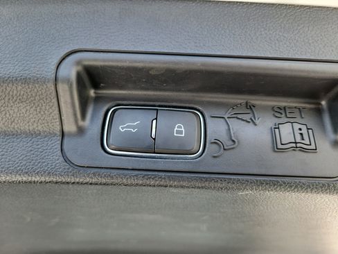 Used 2023 Ford Explorer XLT RWD image 16